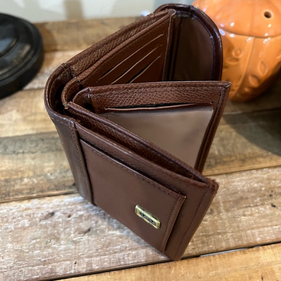 Vintage 90’s Liz Claiborne Crossbody Purse with matching Wallet - Picture 6 of 9